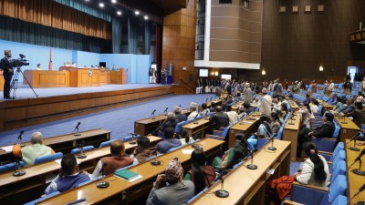 प्रतिपक्षद्वारा सदन अवरोध, आधा घण्टाका लागि स्थगन   
