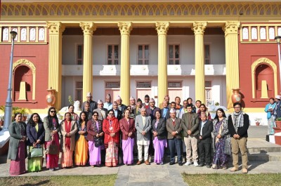 विकासलाई केन्द्रमा राखेर काम गर्न जनप्रतिनिधिलाई राष्ट्रपतिको आग्रह        