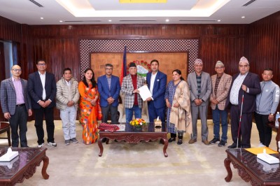 प्रधानमन्त्रीलाई गैसस महासंघको घोषणापत्र हस्तान्तरण        