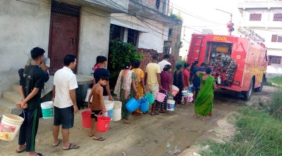 नेपाली सेनाद्वारा वीरगञ्जमा पानी वितरण   