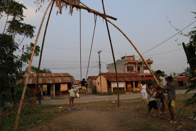 सार्वजनिकस्थलमा पिङ हराउँदै गएकामा पाका पुस्ताको चिन्ता   