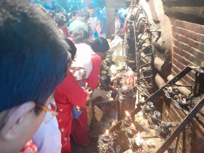 तलेजु मन्दिर खुल्लाः बिहानैदेखि दर्शनार्थी घुइँचो   