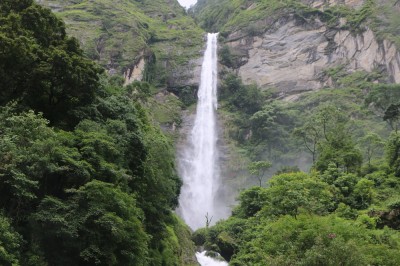 आहा ! फुङ्फुङ्गे झरना   