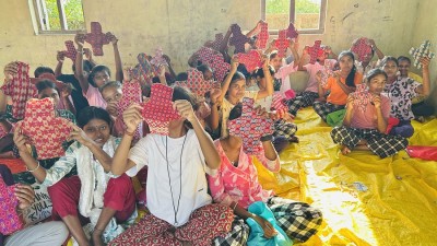 सेनेटरी प्याड बनाउन छात्रालाई तालिम   