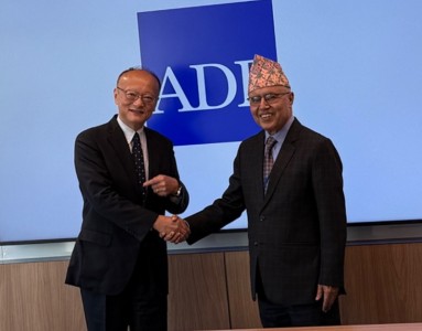 अर्थमन्त्री खनाल र एसियाली विकास बैंकका अध्यक्षबीच भेट   