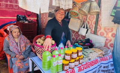 किवी बिक्री नभएपछि जुस उत्पादन गर्दै महिला उद्यमी   