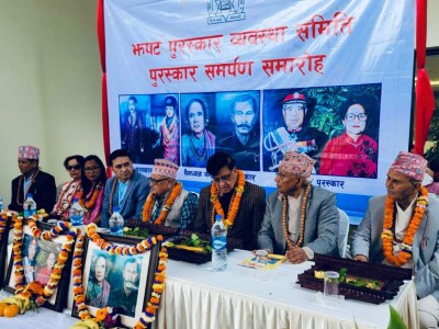 चार जना स्रष्टालाई झपट पुरस्कार प्रदान