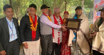 आर्थिक सहयोग गरेर विद्यालयलाई ऋणमुक्त