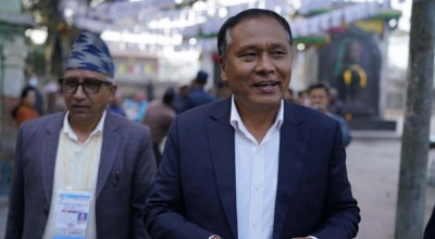 उज्यालो नेपाल पार्टीका अध्यक्ष घिसिङद्वारा मतदान    