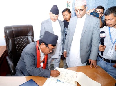 शिक्षामन्त्री पुनद्वारा पदभार ग्रहण   