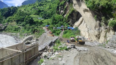 मनाङ-लमजुङ सडकमा राति सवारीसाधन चलाउन रोक   