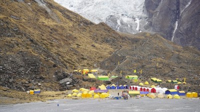 पदमार्गका लागि अन्नपूर्ण आधार शिविरमा पर्यटकको चहलपहल  