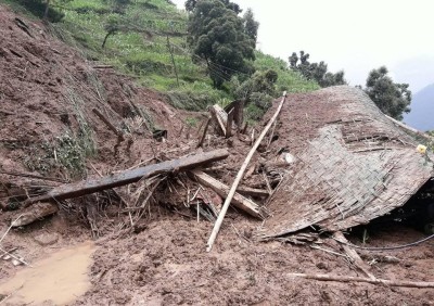 बागलुङको पहिरोमा परी सात जनाको मृत्यु, चारजनाको जीवितै उद्धार       