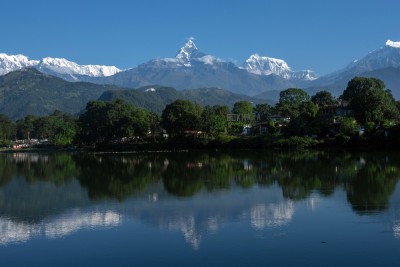 माछापुच्छ्रे मुस्कुराउँदा पर्यटकीय सहर पोखरा सुनसान   