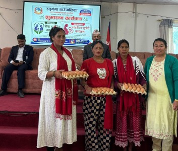 रघुगङ्गामा ज्येष्ठ नागरिकको घरमै पुगेर स्वास्थ्य परीक्षण   