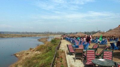 मुख्य याममा सौराहामा पर्यटक घटे    