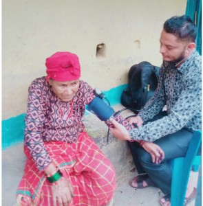 घरमै पुगेर ज्येष्ठ नागरिकको उपचार   
