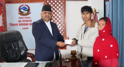 सुवासलाई ११ वर्षको पर्खाइपछि आमाको नामबाट नागरिकता   