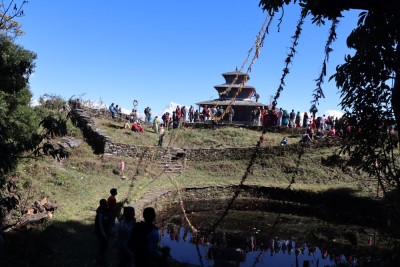 प्रकृतिलाई खुुसी पार्न तोरन तार्ने चलन        