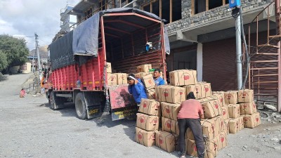 मुस्ताङको स्याउ बजारमा थुप्रियो, आधा बिक्री नहुँदा किसान र व्यापारी चिन्तित