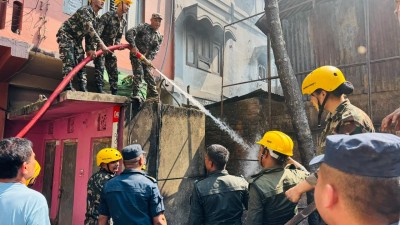 बिर्तामोडमा फर्निचर उद्योगमा आगलागी, नेपाली सेनाद्वारा नियन्त्रणमा