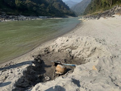 त्रिशूलीमा भेटिएको बसको आज पनि उत्खनन   