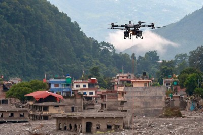 गोरखाका दुर्गम बस्तीमा ड्रोनबाट राहत सामग्री, सडक सम्पर्क विच्छेद भएका स्थानमा आपूर्ति
