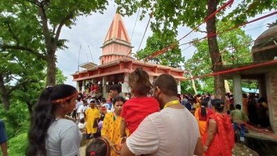 पर्साको दुग्धेश्वरनाथ महादेव मन्दिरमा दशनार्थीको घुइँचो