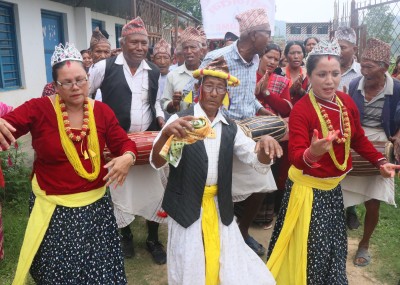 महिलाले नाचे लोपोन्मुख ‘पाउदुरे’ नाच   