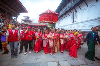 घरघरमा फूलपाती भित्र्याइयो, दसैँको रौनक बढ्दै