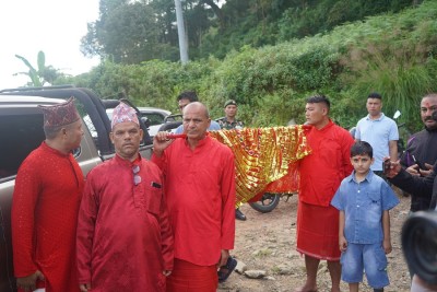 गोरखा दरबारबाट हनुमान ढोका दरबारका लागि फूलपाती पठाइयो   