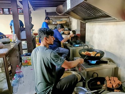 एकसय वर्ष पुरानो भुत्तेको जेरी पसल        