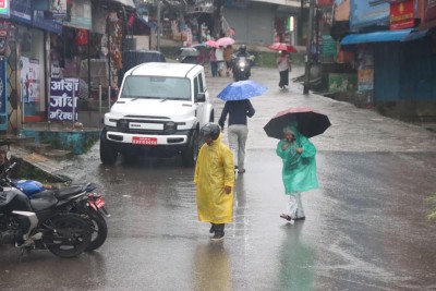आज दिनभर वर्षा, शनिबारदेखि मौसममा सुधार हुने