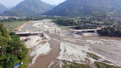 मादीनदी पुलको काम अन्तिम चरणमा         