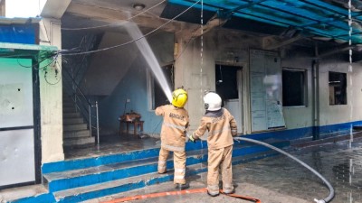 प्रहरी कार्यालयहरुको मर्मतमा जुटे स्थानीयवासी    