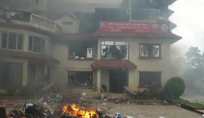 नेकपा माओवादी केन्द्रको पार्टी कार्यालय आगजनीबाट ध्वस्त