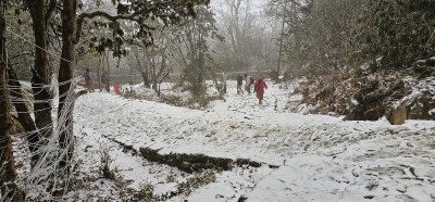 पाथीभरा क्षेत्रमा हिमपात   