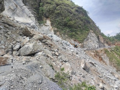 कालीगण्डकी सडक अवरुद्ध   