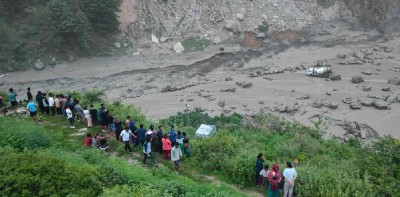 भोटेकोशी बाढी : तीन जनाको शव भेटियो, पाँच जनाको उद्धार    