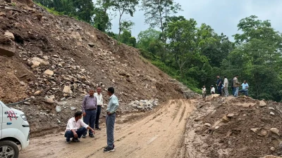 बाढी पहिरोले तीन वटा सडक पूर्ण रूपमा र छ वटा आंशिक अवरुद्ध
