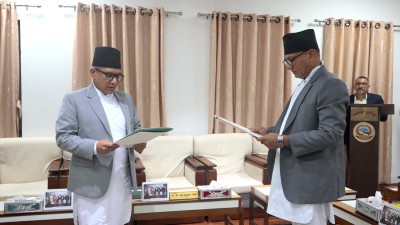 प्रमुख निर्वाचन आयुक्त र दुई आयुक्तलाई शपथ गराइयो
