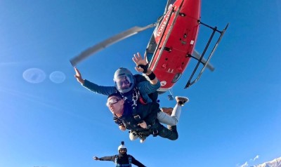 स्काइडाइभिङका लागि पोखरा रोज्दै पर्यटक      