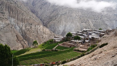 हिउँदयाममा बासस्थान फेरिएको मुस्ताङको साङ्ता गाउँ    