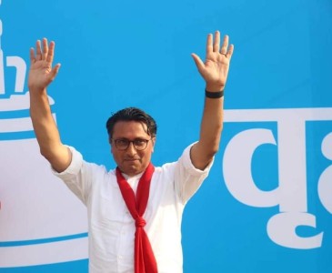 नीतिबाट राजनीतिसम्म : डा. स्वर्णिम वाग्लेको यात्रा    