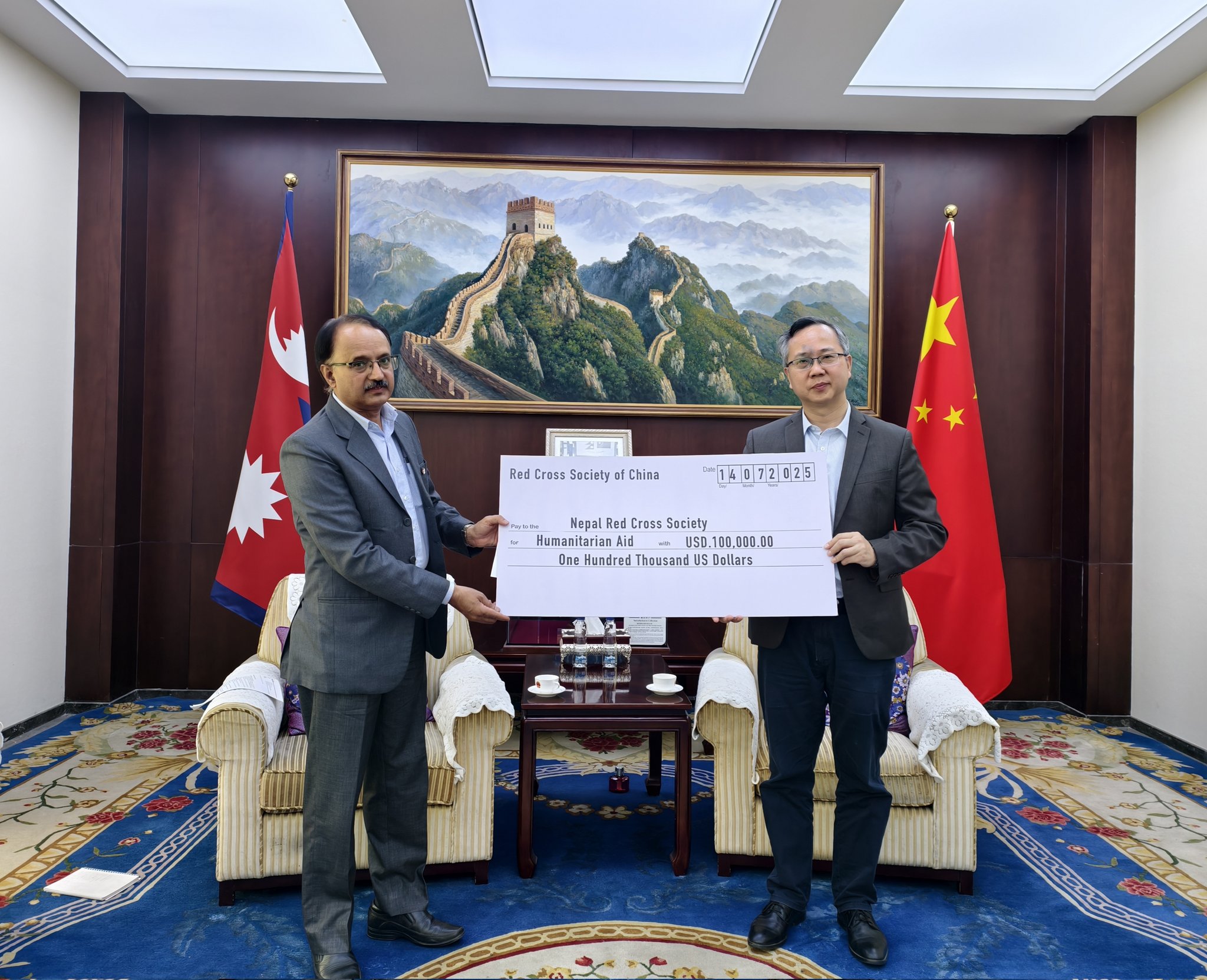 चिनियाँ दुतावासद्वारा रसुवा बाढी पीडितका लागि १ लाख अमेरिकी डलर सहयोग रकम हस्तान्तरण