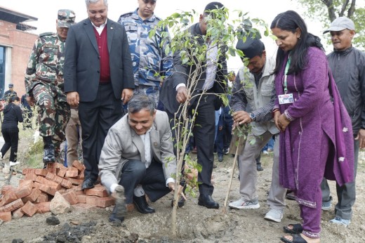 मन्त्रीहरूद्वारा नयाँ संसद् भवन परिसरमा वृक्षारोपण   