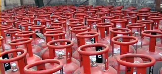 कालोबजारी गर्ने पेट्रोलपम्प र ग्यास डिलरको इजाजत खारेज गर्न निर्देशन