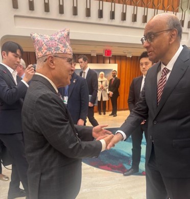 सिङ्गापुरका राष्ट्रपति थरमनसँग अर्थमन्त्री खनालको भेट