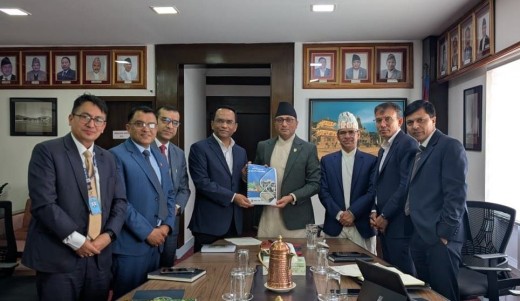 राष्ट्र बैंकको प्रतिवेदन अर्थमन्त्रीसमक्ष पेस    