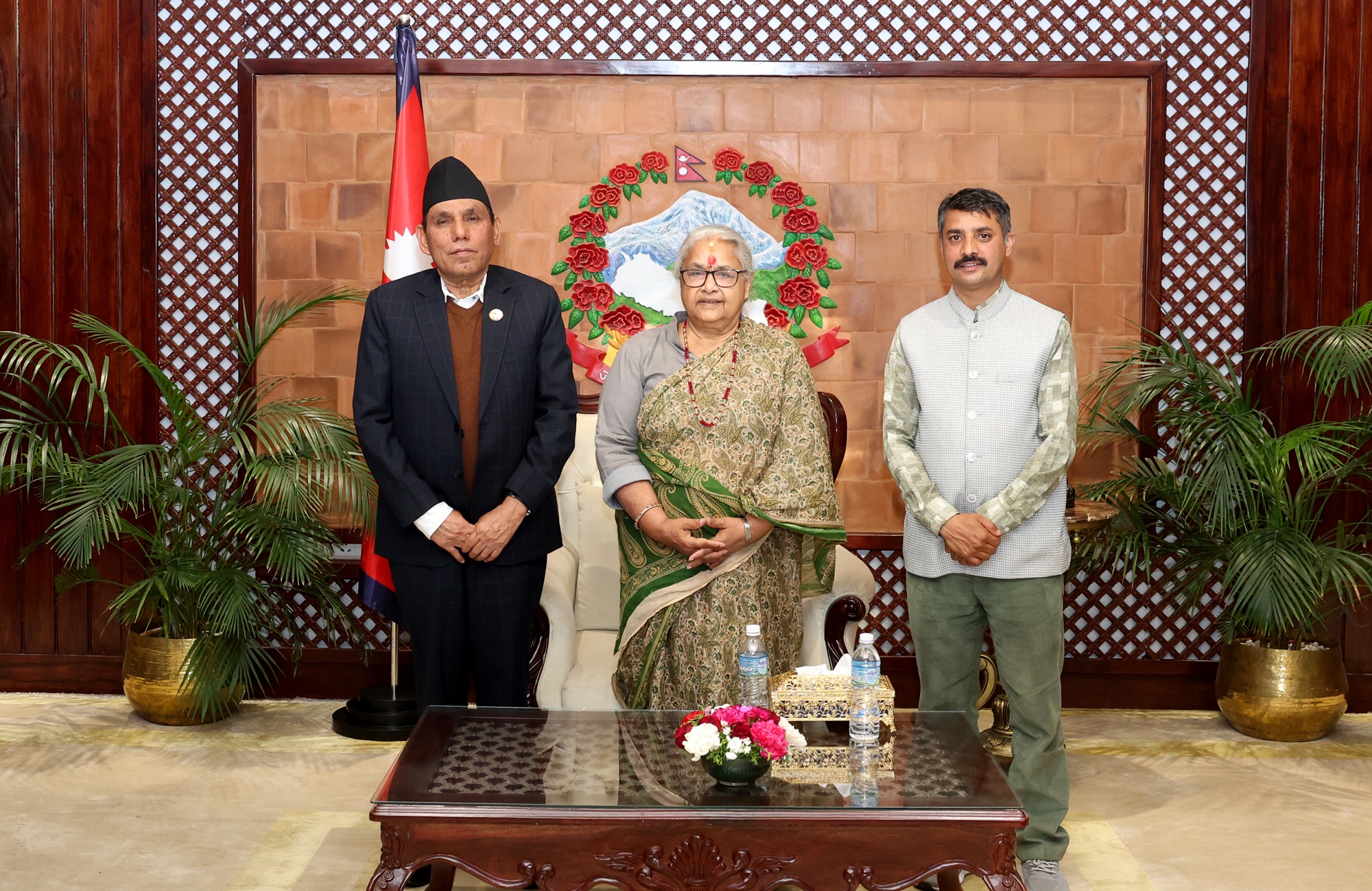 प्रधानमन्त्री कार्की र राष्ट्रियसभाका अध्यक्ष दाहालबीच शिष्टाचार भेट   